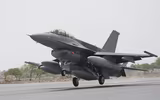[ẢNH] Tiêm kích F-16 của không quân Pakistan lao xuống đất vỡ vụn