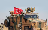 [ẢNH] Nga cấp tốc mang xe bọc thép Thổ Nhĩ Kỳ thu được ở Syria về nước