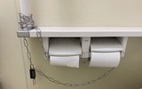[ẢNH] Covid-19 khiến người nước ngoài ẩu đả vì giành mua giấy vệ sinh