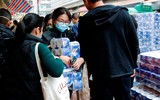 [ẢNH] Covid-19 khiến người nước ngoài ẩu đả vì giành mua giấy vệ sinh