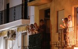 [ẢNH] Muôn kiểu giải trí sáng tạo trên thế giới giữa mùa dịch Covid-19