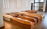 [ẢNH] Linh mục qua đời vì Covid-19 sau khi nhường máy thở cho người khác