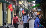 [ẢNH] Không đeo khẩu trang có thể bị phạt 300.000 đồng, trốn cách ly có thể xỷ lý hình sự