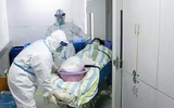 [ẢNH] Báo Anh hoài nghi khi thấy hàng nghìn lọ tro cốt chất tại nhà tang lễ Vũ Hán