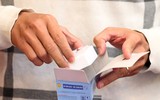 [ẢNH] Hà Lan thu hồi khẩu trang, Tây Ban Nha trả bộ kit Trung Quốc kém chất lượng
