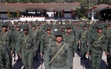 [ẢNH] Tướng quân đội Venezuela tự nộp mình cho Mỹ