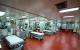 [ẢNH] Bên trong siêu tàu bệnh viện 1.000 giường đến giúp New York chống dịch Covid-19