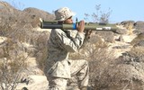[ẢNH] Lính Mỹ vác súng chống tăng chặn xe thiết giáp Nga tại Syria