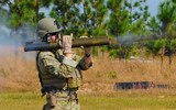 [ẢNH] Lính Mỹ vác súng chống tăng chặn xe thiết giáp Nga tại Syria