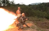 [ẢNH] Lính Mỹ vác súng chống tăng chặn xe thiết giáp Nga tại Syria