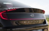 [ẢNH] Hyundai Sonata Hybrid 2020 siêu tiết kiệm nhiên liệu, hết xăng vẫn di chuyển được 3,2km
