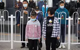 [ẢNH] Cả nước Trung Quốc dừng lại 3 phút, mặc niệm người thiệt mạng vì Covid-19