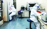 [ẢNH] Anh nghi ngờ chất lượng hàng triệu bộ kit xét nghiệm Covid-19 từ Trung Quốc