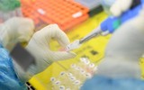 [ẢNH] Anh nghi ngờ chất lượng hàng triệu bộ kit xét nghiệm Covid-19 từ Trung Quốc