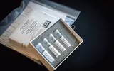 [ẢNH] Anh nghi ngờ chất lượng hàng triệu bộ kit xét nghiệm Covid-19 từ Trung Quốc