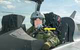 [ẢNH] Trải nghiệm tiêm kích hàng đầu của Pháp, vị khách quá sợ hãi bấm nhầm nút... nhảy dù