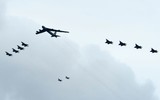 [ẢNH] Pháo đài bay B-52 Mỹ diễn tập 'voi đi bộ' ở đảo Guam