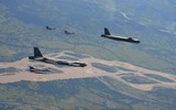 [ẢNH] Pháo đài bay B-52 Mỹ diễn tập 'voi đi bộ' ở đảo Guam