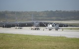 [ẢNH] Pháo đài bay B-52 Mỹ diễn tập 'voi đi bộ' ở đảo Guam