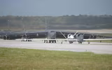 [ẢNH] Pháo đài bay B-52 Mỹ diễn tập 'voi đi bộ' ở đảo Guam