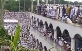 [ẢNH] 100.000 người dự đám tang giữa lệnh phong tỏa vì đại dịch Covid-19
