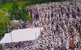 [ẢNH] 100.000 người dự đám tang giữa lệnh phong tỏa vì đại dịch Covid-19