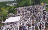 [ẢNH] 100.000 người dự đám tang giữa lệnh phong tỏa vì đại dịch Covid-19