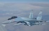 [ẢNH] Su-35 Nga bất chợt áp sát khiến ‘thần biển’ P-8A Mỹ loạng choạng trên không trung