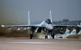 [ẢNH] Su-35 Nga bất chợt áp sát khiến ‘thần biển’ P-8A Mỹ loạng choạng trên không trung