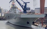 [ẢNH] Boong chưa hoàn thiện, Trung Quốc vẫn hạ thủy tàu sân bay trực thăng thứ hai