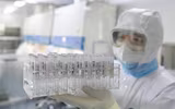 [ẢNH] Vaccine Covid-19 thử nghiệm thất bại, Phố Wall chấn động