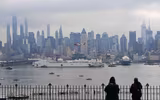 [ẢNH] Siêu tàu bệnh viện Mỹ rời đi, tâm dịch tại New York có thể đã qua những ngày đen tối