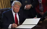 [ẢNH] Tổng thống Donald Trump bất ngờ dọa cắt quan hệ với Trung Quốc