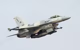 [ẢNH] F-16 Venezuela bay cắt mặt tàu chiến Mỹ để hộ tống tàu chở dầu Iran