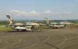 [ẢNH] F-16 Venezuela bay cắt mặt tàu chiến Mỹ để hộ tống tàu chở dầu Iran