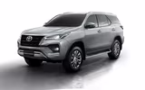 [ẢNH] Toyota Fortuner 2021 ra mắt nhiều thay đổi với giá từ 1,1 tỷ đồng