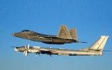 [ẢNH] ‘Chim ăn thịt’ F-22 Mỹ áp sát ‘gấu bay’ Tu-95MS Nga