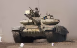 [ẢNH] Ấn Độ bất ngờ mang xe tăng T-90 đến sát biên giới Trung Quốc