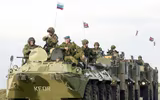 [ẢNH] Tổng thống Putin từng chỉ đạo lính dù Nga chiếm sân bay Kosovo để đàm phán với NATO