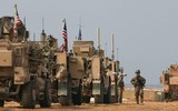 [ẢNH] Xe bọc thép Mỹ lao thẳng vào húc thiết giáp BTR-80 Nga tại Syria