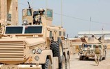[ẢNH] Xe bọc thép Mỹ lao thẳng vào húc thiết giáp BTR-80 Nga tại Syria