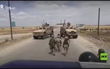 [ẢNH] Xe bọc thép Mỹ lao thẳng vào húc thiết giáp BTR-80 Nga tại Syria