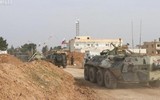 [ẢNH] Xe bọc thép Mỹ lao thẳng vào húc thiết giáp BTR-80 Nga tại Syria