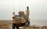 [ẢNH] Xe bọc thép Mỹ lao thẳng vào húc thiết giáp BTR-80 Nga tại Syria
