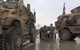 [ẢNH] Xe bọc thép Mỹ lao thẳng vào húc thiết giáp BTR-80 Nga tại Syria