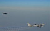 [ẢNH] Mỹ buộc phải điều F-22 lên chặn trinh sát cơ khổng lồ Tu-142 của Nga