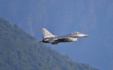 [ẢNH] Tiêm kích F-16 đảo Đài Loan ào ạt ném bom diễn tập
