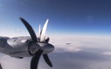 [ẢNH] Siêu tiêm kích F-35 bám đuôi ‘sát thủ săn ngầm’ Nga