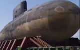 [ẢNH] Cho tàu ngầm Kilo thị uy trên mặt đường, Iran vô tình phơi bày sự thực trớ trêu