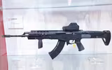 [ẢNH] Súng trường tấn công ‘AK-47 Mỹ’ ra mắt, gây khó chịu cho Nga